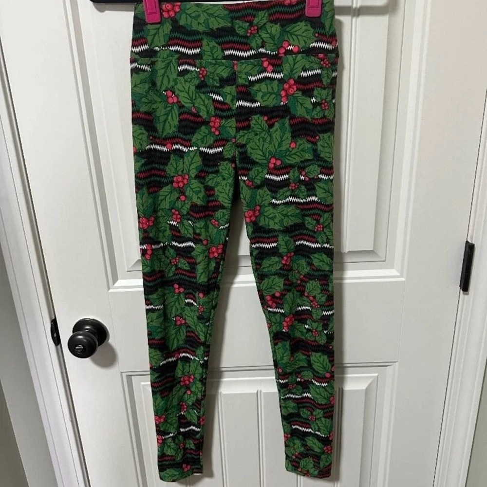 LuLaRoe Green and Red Patterned Christmas Leggings